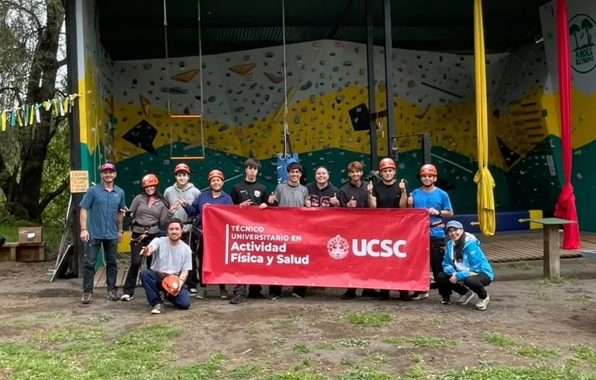 Estudiantes de 2do año de técnico en actividad física y salud. Taller