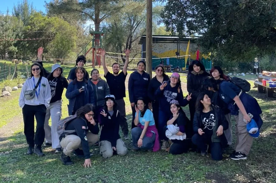 CECREA Los Ángeles celebrando cierre de jornada de limpieza en laguna  verde.